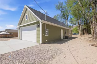 55 N 200 W, Elsinore, UT 84724 - Photo 2