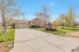 950 W Wildrose Dr, Francis, UT 84036 - Photo 2