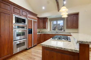 3168 E Bavarian Ct, Sandy, UT 84093 - Photo 8