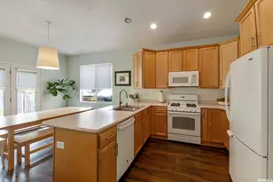 2037 E Brookings Dr, Draper (UT Cnty), UT 84020 - Photo 2