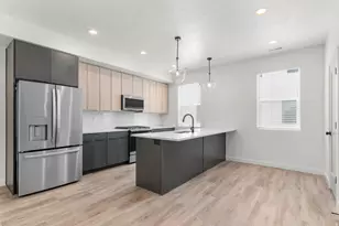 527 W 620 N, Centerville, UT 84014 - Photo 2