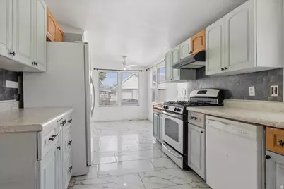 449 W Richard St, Grantsville, UT 84029 - Photo 6