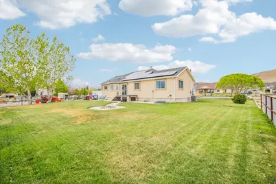 2464 E Autumn Dr, Eagle Mountain, UT 84005 - Photo 44