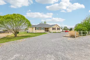 2464 E Autumn Dr, Eagle Mountain, UT 84005 - Photo 2