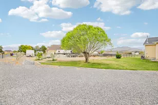 2464 E Autumn Dr, Eagle Mountain, UT 84005 - Photo 46