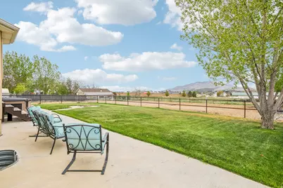 2464 E Autumn Dr, Eagle Mountain, UT 84005 - Photo 40