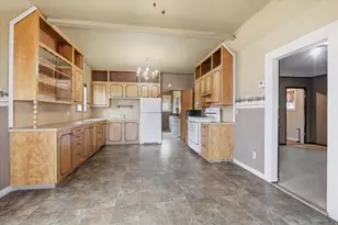 137 Bannock St, Malad City, ID 83252 - Photo 4