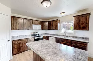 29 W Magellan Ln, Elk Ridge, UT 84651 - Photo 2