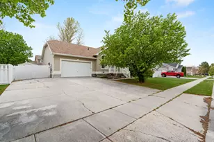 257 W Lakeside Dr, Stansbury Park, UT 84074 - Photo 4