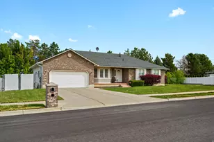 1848 W 1520 N, Clinton, UT 84015 - Photo 2