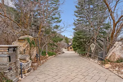 4552 S Zarahemla Dr E, Millcreek, UT 84124 - Photo 4