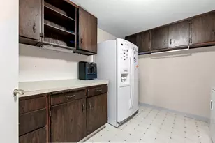 6883 S 2510 E, Cottonwood Heights, UT 84121 - Photo 32