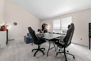 6883 S 2510 E, Cottonwood Heights, UT 84121 - Photo 4