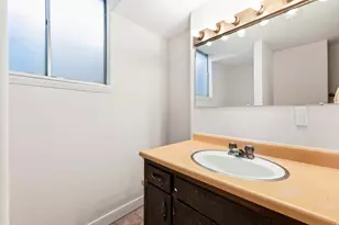 6883 S 2510 E, Cottonwood Heights, UT 84121 - Photo 34