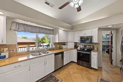 1021 E Elm St, Saint George, UT 84790 - Photo 4