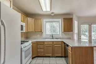 8872 S Stone Vis Ln, West Jordan, UT 84081 - Photo 6