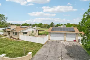 2668 W Horseshoe Circle, South Jordan, UT 84095 - Photo 2
