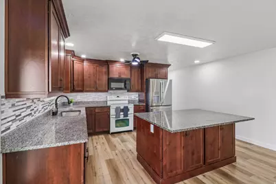 2668 W Horseshoe Cir, South Jordan, UT 84095 - Photo 10
