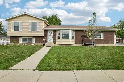 9571 S David St E, Sandy, UT 84070 - Photo 2