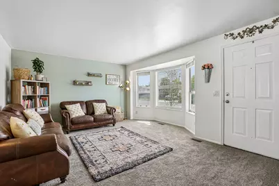9571 S David St E, Sandy, UT 84070 - Photo 4