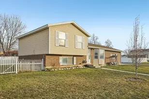 9571 S David St E, Sandy, UT 84070 - Photo 1