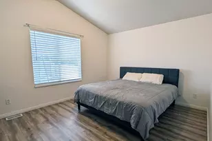 98 W Settlement Cir, Midvale, UT 84047 - Photo 8