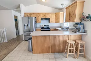 98 W Settlement Cir, Midvale, UT 84047 - Photo 4
