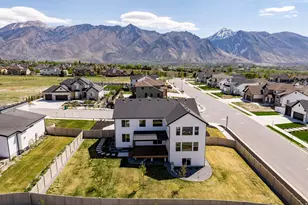 12177 N Shady Brk Ln, Highland, UT 84003 - Photo 2