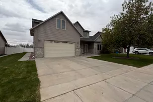 800 Escalante Dr, Vernal, UT 84078 - Photo 2