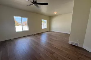 1276 W Hendrix St, Riverton, UT 84065 - Photo 6