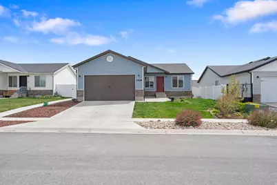 2428 E Jim Bridger Dr, Eagle Mountain, UT 84005 - Photo 2