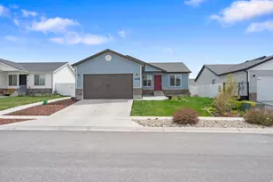 2428 E Jim Bridger Dr, Eagle Mountain, UT 84005 - Photo 2