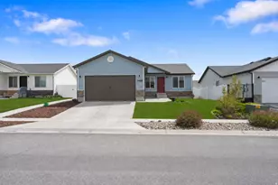 2428 E Jim Bridger Dr, Eagle Mountain, UT 84005 - Photo 2
