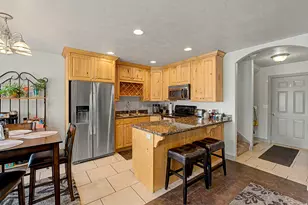 266 E Twin Bridges Ln S, Midvale, UT 84047 - Photo 4