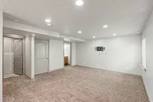 266 E Twin Bridges Ln S, Midvale, UT 84047 - Photo 16