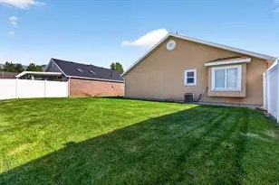 2465 N Dorchester Ave, Harrisville, UT 84414 - Photo 30