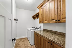 10416 N Canterbury Dr, Highland, UT 84003 - Photo 12