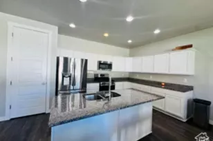 954 N Wahlen Way, Harrisville, UT 84404 - Photo 4