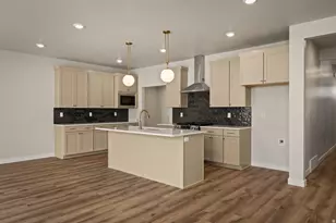 1077 W Linden Ln S, Woods Cross, UT 84087 - Photo 14