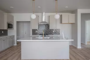 1077 W Linden Ln S, Woods Cross, UT 84087 - Photo 2