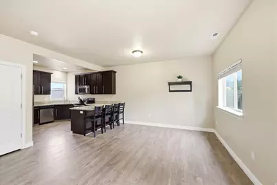 1823 W 2300 S, Woods Cross, UT 84087 - Photo 10