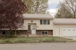 324 N 300 W, Vernal, UT 84078 - Photo 2