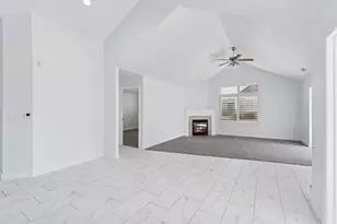 877 W 1920 S, Syracuse, UT 84075 - Photo 4