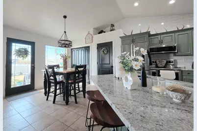625 S 2400 W, Vernal, UT 84078 - Photo 6
