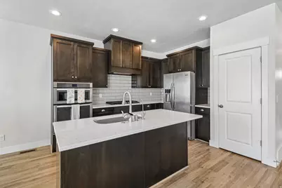 1374 E Primrose Ct N #106, Layton, UT 84040 - Photo 8