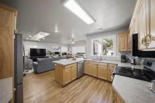 1050 W Red Hills Pkwy, Washington, UT 84780 - Photo 18