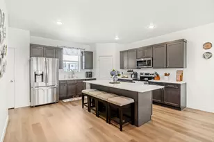 701 E Gdn Grv Dr, Eagle Mountain, UT 84005 - Photo 6