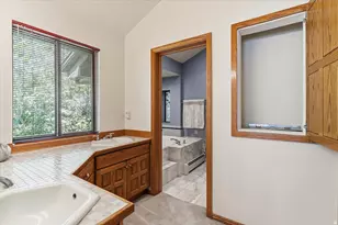 905 Oakridge Dr, Farmington, UT 84025 - Photo 32