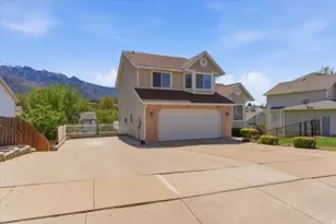 2204 E 3225 N, Layton, UT 84040 - Photo 2