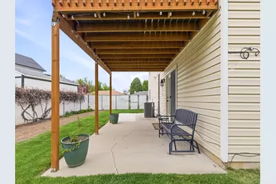 2079 N 2100 E, Layton, UT 84040 - Photo 32